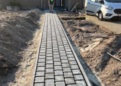 Aanleg en beplanting border, gazon en pad - Afbeelding 2